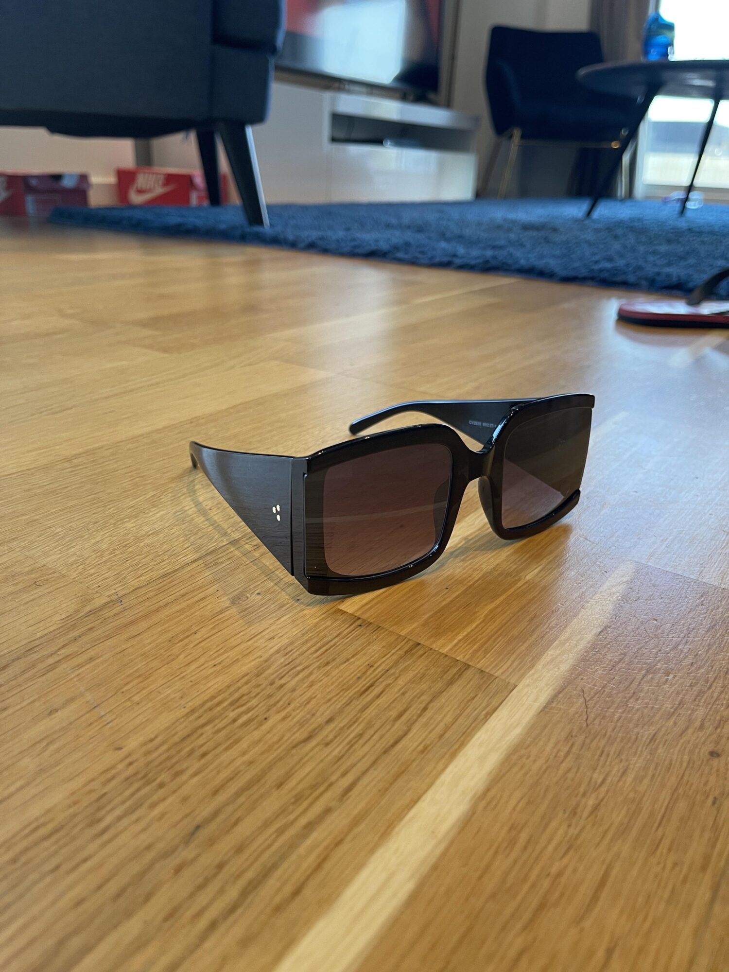 Sunglasses With Chunky Frame