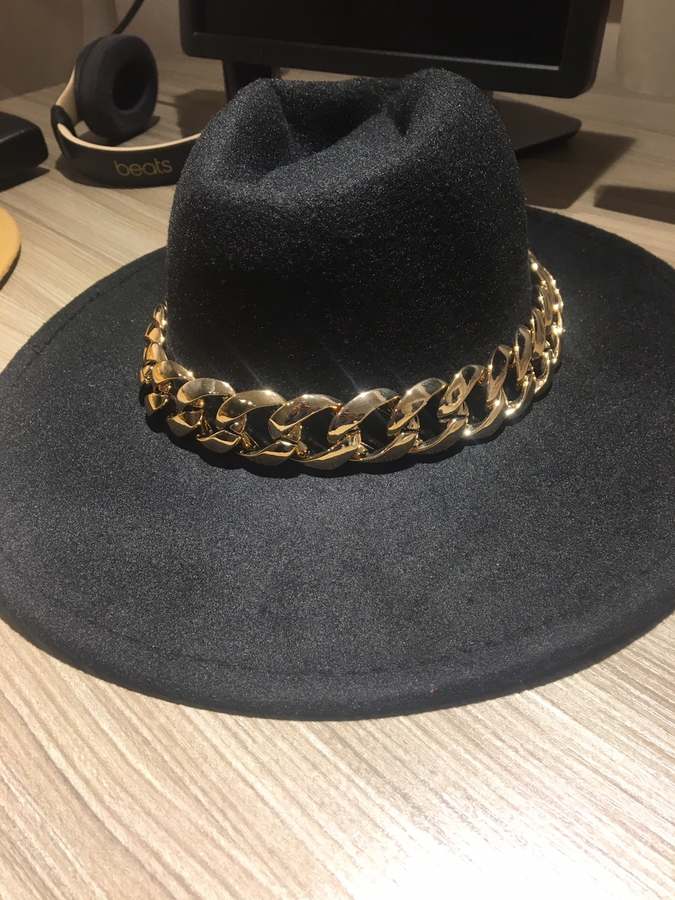 Felt Fedora Hat With Chain Band And Size Adjuster In Black